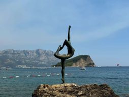 kupačica, statua kupačice, balerina, budva, primorje