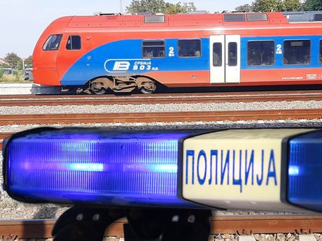 voz pruga policija rotacija voz pruga policija rotacija