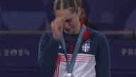 Slika za ponos cele Srbije: Aleksandra u suzama primila srebrnu medalju, prekrstila se i kezom obasjala Pariz