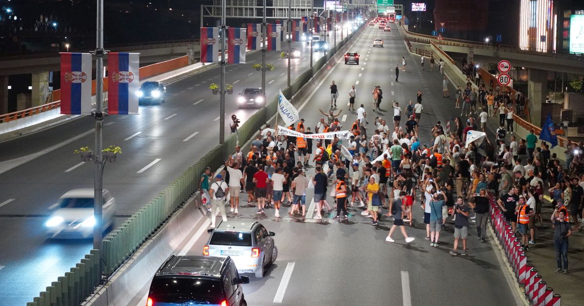 Završen protest protiv rudarenja litijuma: Deo učesnika blokirao prugu i put, zaustavljeni vozači izašli besni