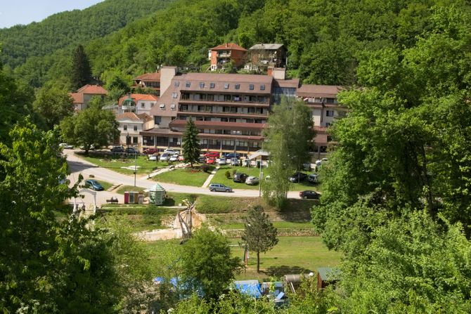 Sijarinska banja, hotel