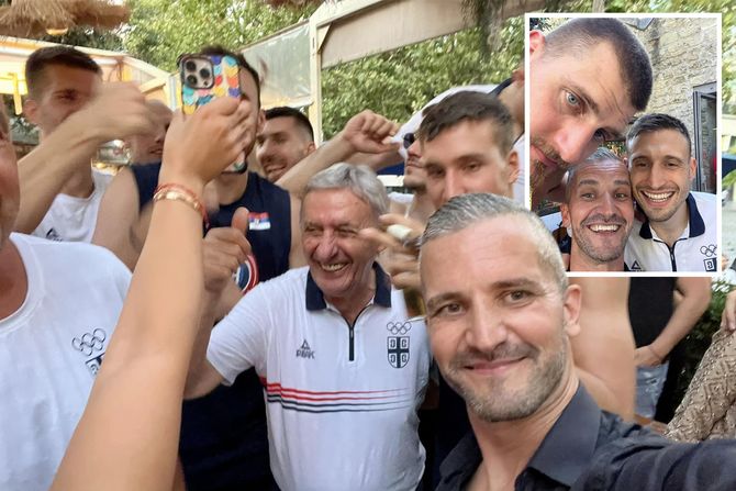 Srđan Grujičić i košarkaši Srbije Srđan Grujičić i košarkaši Srbije