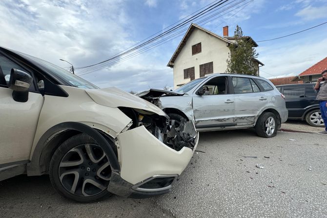 Sudar tri autobila u Ovčar banji