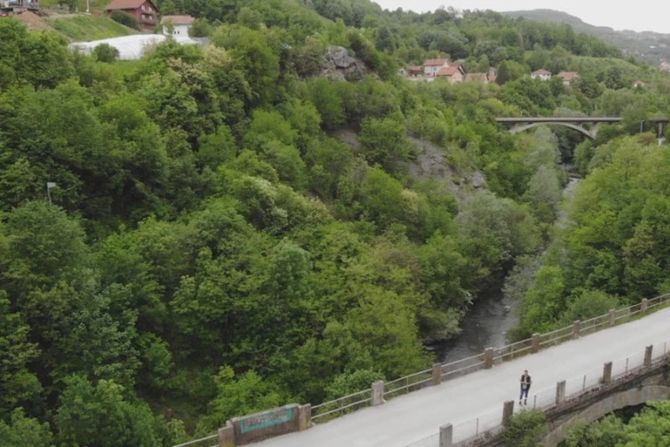 Tradicionalni Skokovi sa starog železničkog mosta na Gradskoj plaži