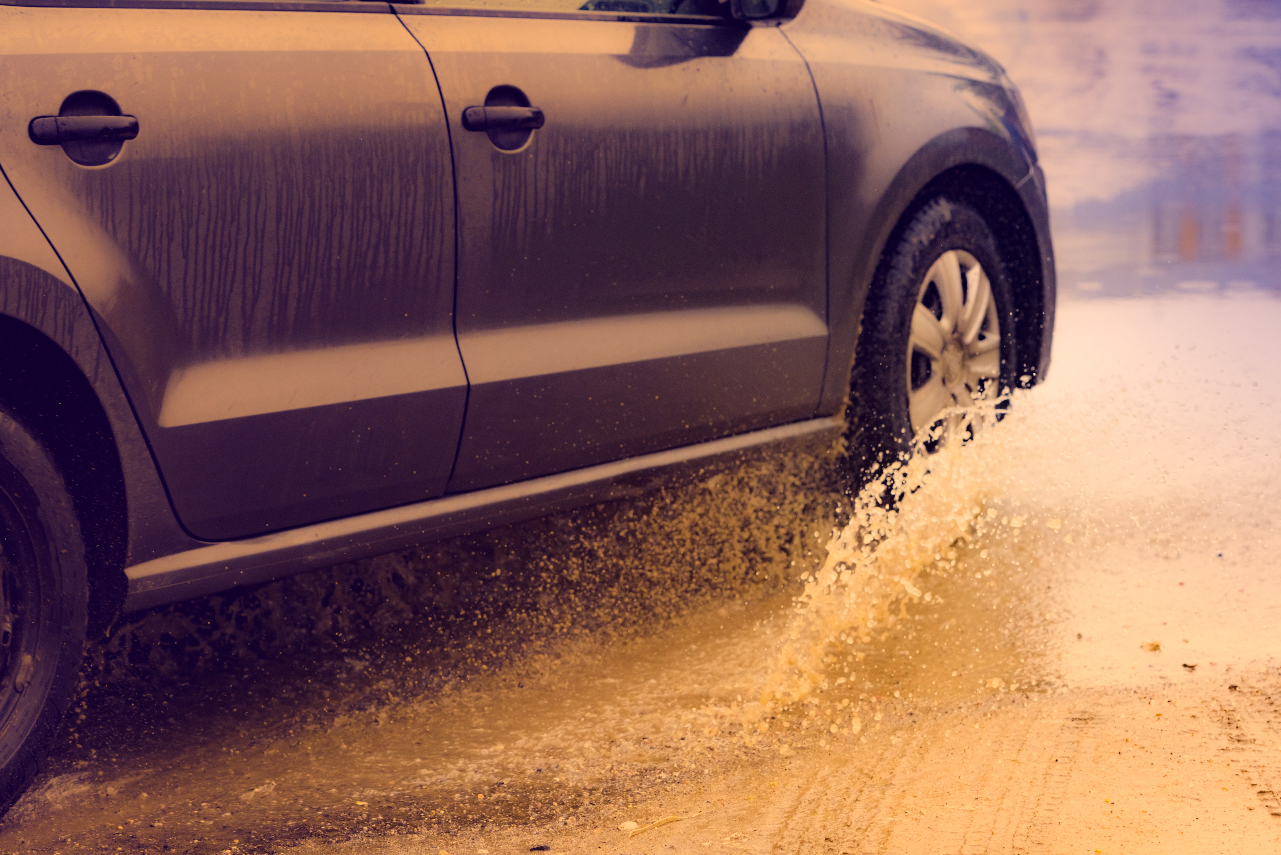 HOROR SNIMAK IZ PRIJEDORA! Voda nosila automobil i vozača