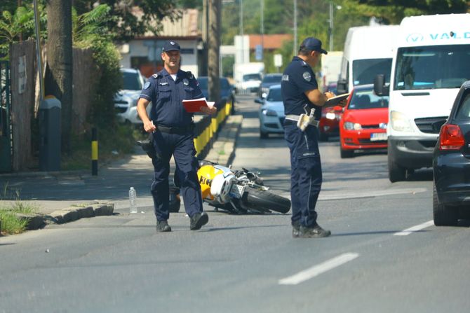 Obaranje motocikliste u Dunavskoj ulici