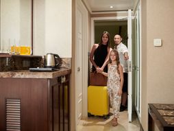 majka deca hotelska soba