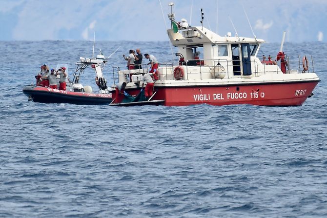 Jahta Bayesian potonula kod obala Sicilije