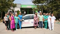 NOVO VOZILO POSLE 25 GODINA – Fondacija Mozzart donirala automobil seoskoj ambulanti u Kucuri