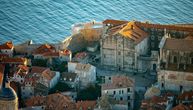 Pokušaj ubistva u Dubrovniku: Muškarac sa nožem napao ženu na stepenicama