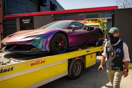 Endru Tejt zaplena automobila Endru Tejt zaplena automobila