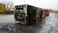 Gori autobus u Beogradu! Vatra progutala pola vozila: Strašan snimak uznemirio sve