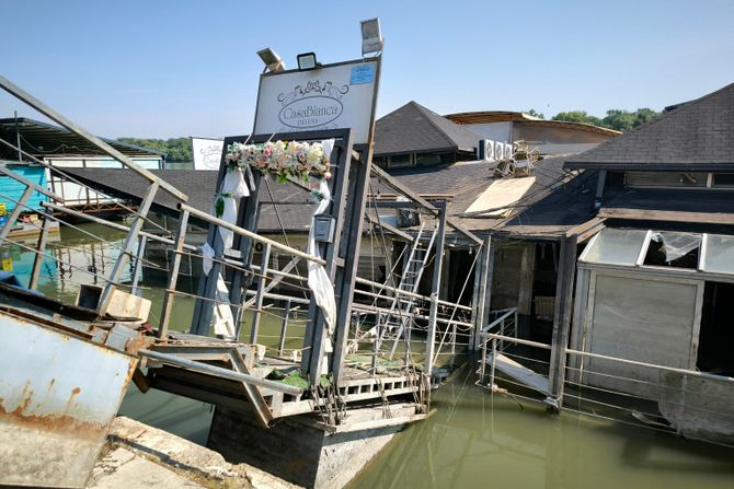 Potonuo splav CasaBianca u Zemunu