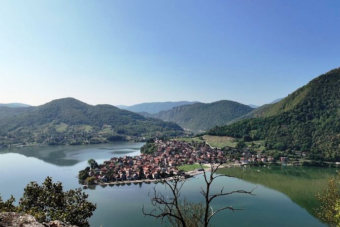 Vizantijski grad iz doba cara Justinijana Mali Zvornik Vizantijski grad iz doba cara Justinijana Mali Zvornik