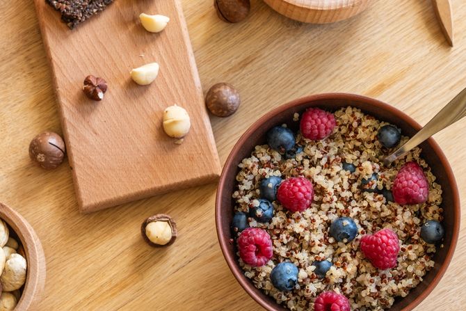 Kinoa i bobičasto voće Kinoa i bobičasto voće