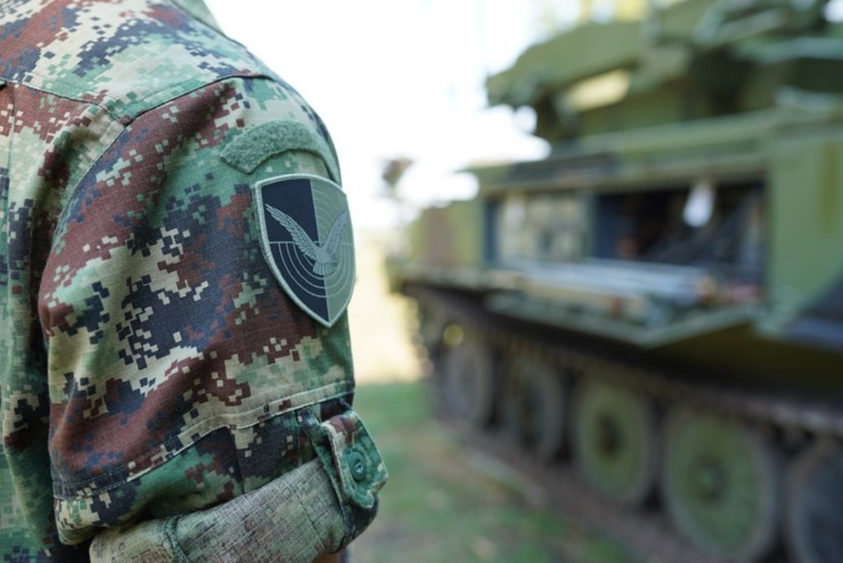 Uručeni prvi ugovori o radu na neodređeno vreme profesionalnim vojnicima