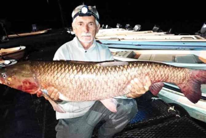 Andraš Tot, ribolovac, amur Andraš Tot, ribolovac, amur