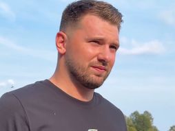 Luka Dončić na selu selo Slovenija