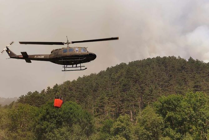 Bosna UH-1H helikopter