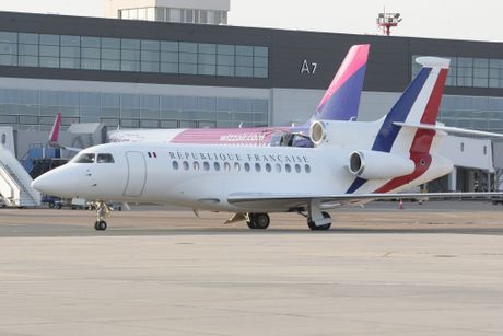 Srbija Francuska Aleksandar Vučić Emanuel Makron poseta doček aerodrom avion Srbija Francuska Aleksandar Vučić Emanuel Makron poseta doček aerodrom avion