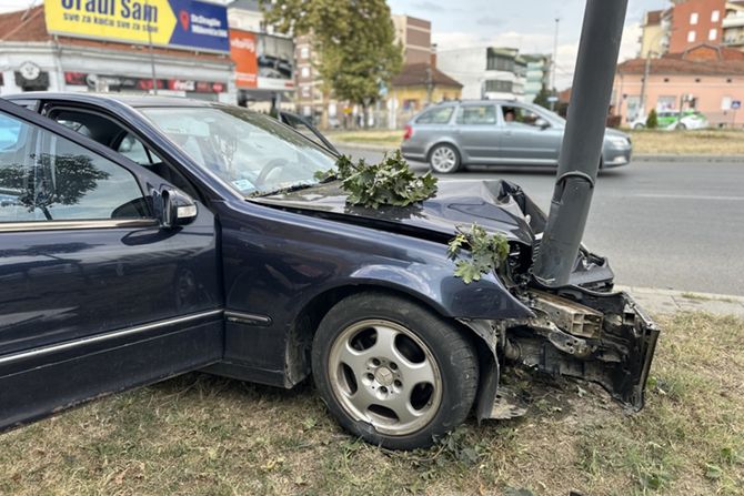 Saobraćajna nezgoda, Čačak, mercedes