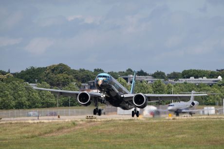 Embraer E195 E-2 Profit Hunter