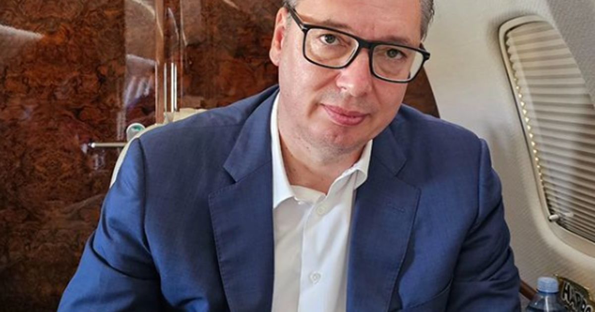 Vučić se oglasio iz aviona: Krenuo za Češku, očekuje ga razgovor i sa Ursulom fon der Lajen