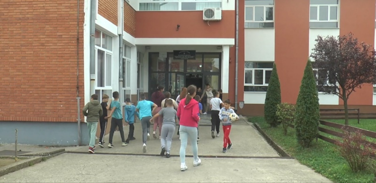 Priboj ove godine daje po 20.000 dinara svakom đaku prvaku: Roditelji, proverite uslove