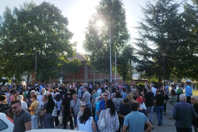 Protest opština Kosovska Mitrovica Protest opština Kosovska Mitrovica