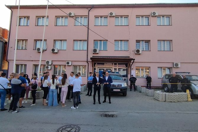 Kosovska Mitrovica protest