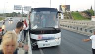 Prva fotografija autobusa sa srpskim turistima posle udesa u Turskoj: Staklo napuklo, deo vozila odvaljen