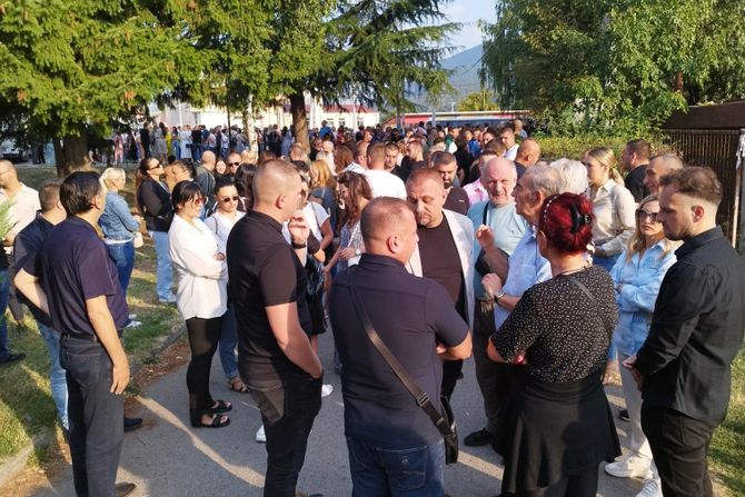 Kosovska Mitrovica protest