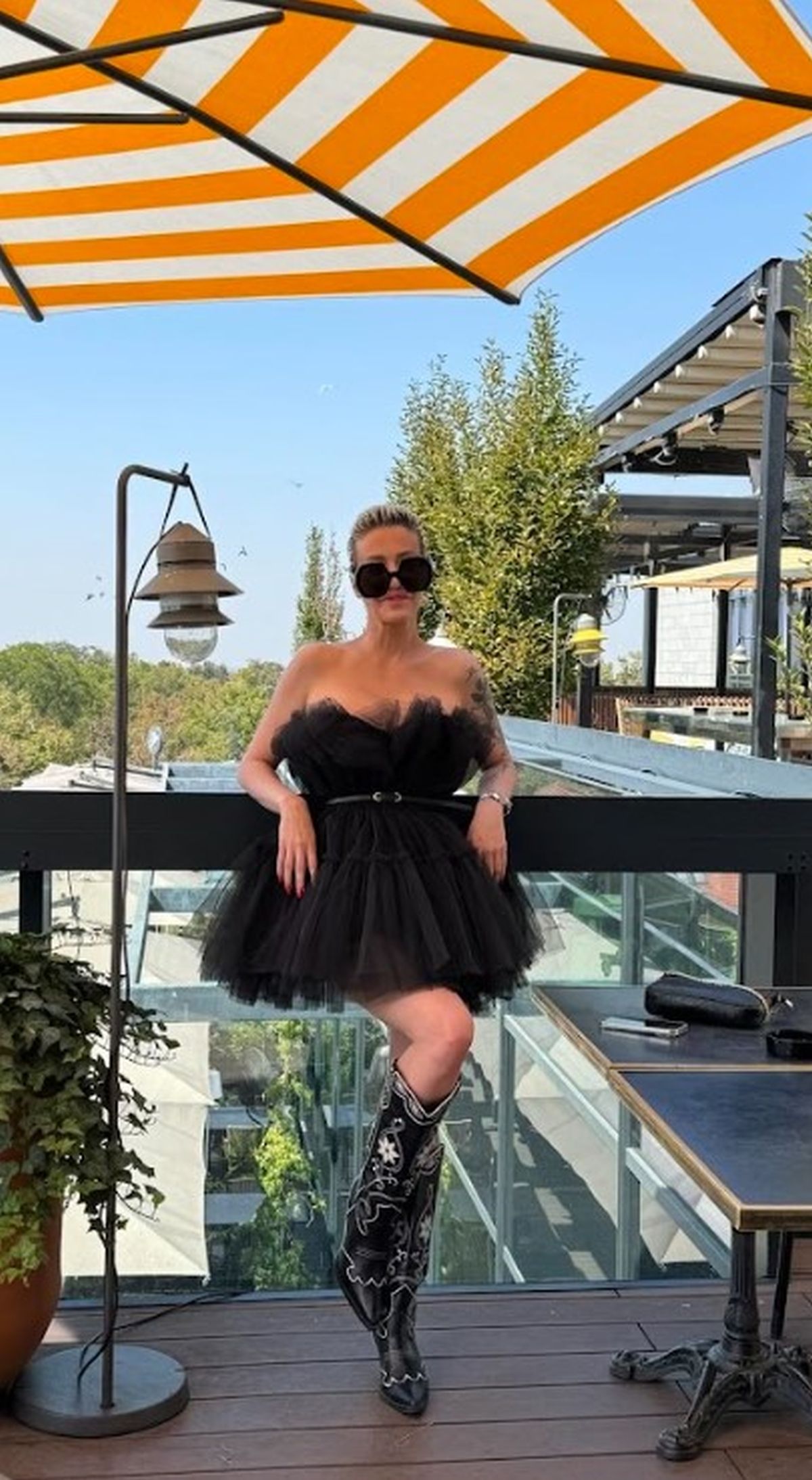 "Šta misliš odakle mi pare" Našoj voditeljki muškarci nude 1000 evra za fotku njenog tela: Traže od nje jedno