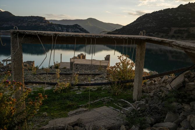 Grčka jezero Mornos selo Kalio arheologija