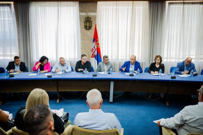 Lončar sa direktorima svih zdravstvenih ustanova u Srbiji