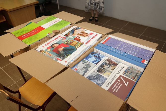 Podrška obrazovanju romske dece u Kulpinu kroz donacije udžbenika i školskog pribora Podrška obrazovanju romske dece u Kulpinu kroz donacije udžbenika i školskog pribora