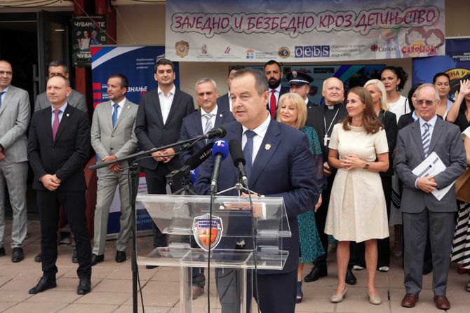 Ministar Dacic-Zajedno i bezbedno kroz detinjstvo