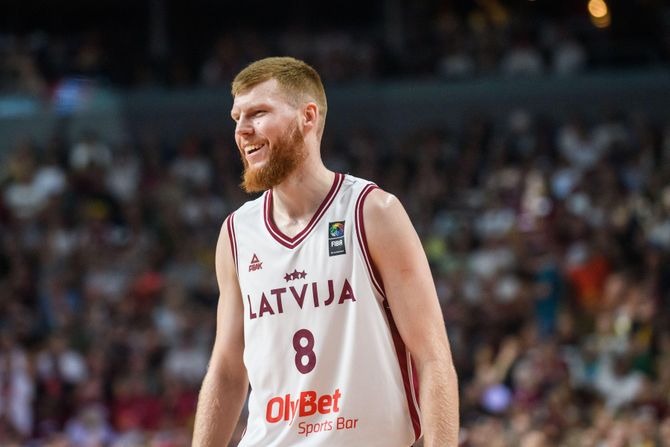 Davis Bertans, Letonija