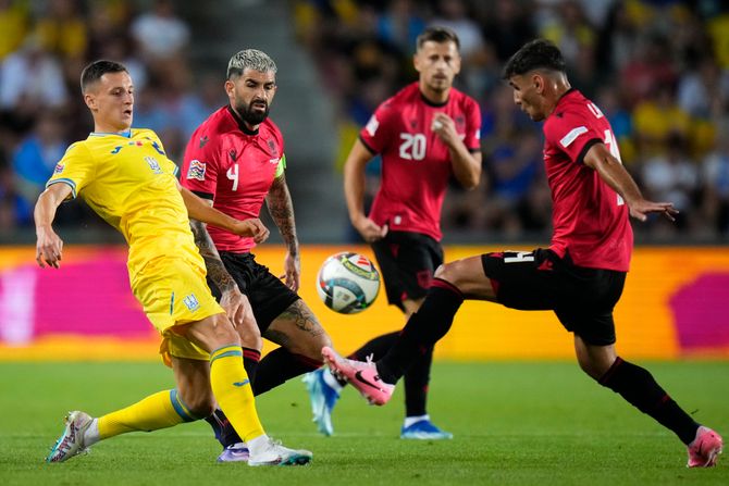 Fudbalska reprezentacija Albanije, Fudbalska reprezentacija Ukrajine, UEFA