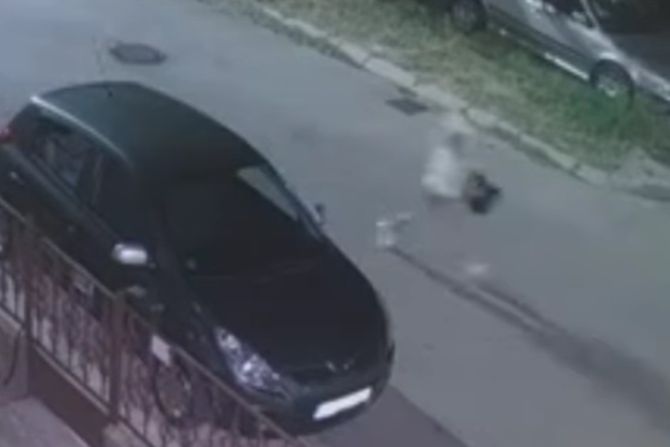 Grad Niš, sumnja se da ovi ljudi kradu po Nišu Grad Niš, sumnja se da ovi ljudi kradu po Nišu