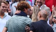Siner posle pobede na US Openu otrčao do preslatke Ruskinje: Italijan nije mogao da odoli njenim poljupcima