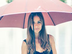 kišobran, devojka, zodijak, astrologija