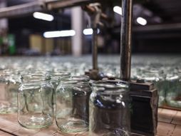 Tegle, fabrika stakla