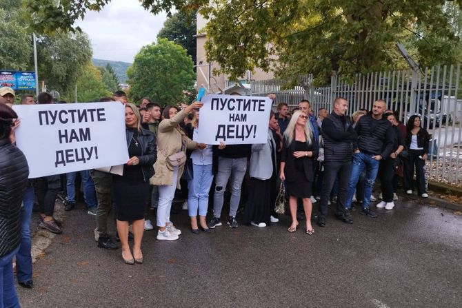 Severna Mitrovica, protestno okupljanje zbog četvorice mladića