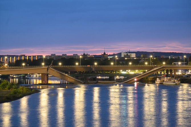 Nemačka , Drezden, srušio se most Carola Bridge