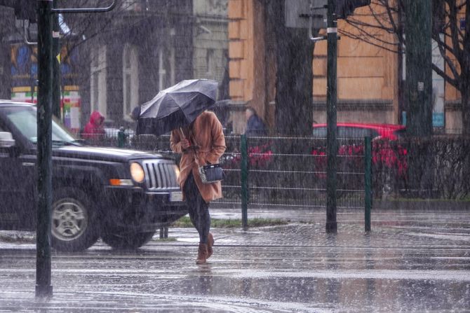 Djole Prognoza sneg kisa grmljavina munje sunce jesen list kisobran