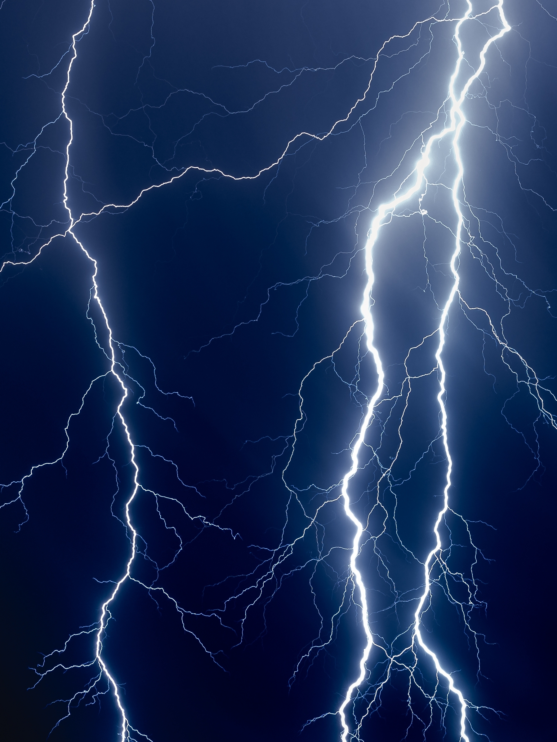 26.000 gromova tokom tropske noći udarilo u ovom delu Evrope: Meteorolozi izdali crveno upozorenje