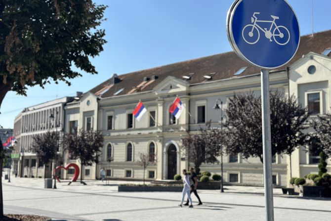 Vozači u Čačku od pešačke brzo napravili parking zonu: Nadležne službe hitno reagovale i postavile stubiće