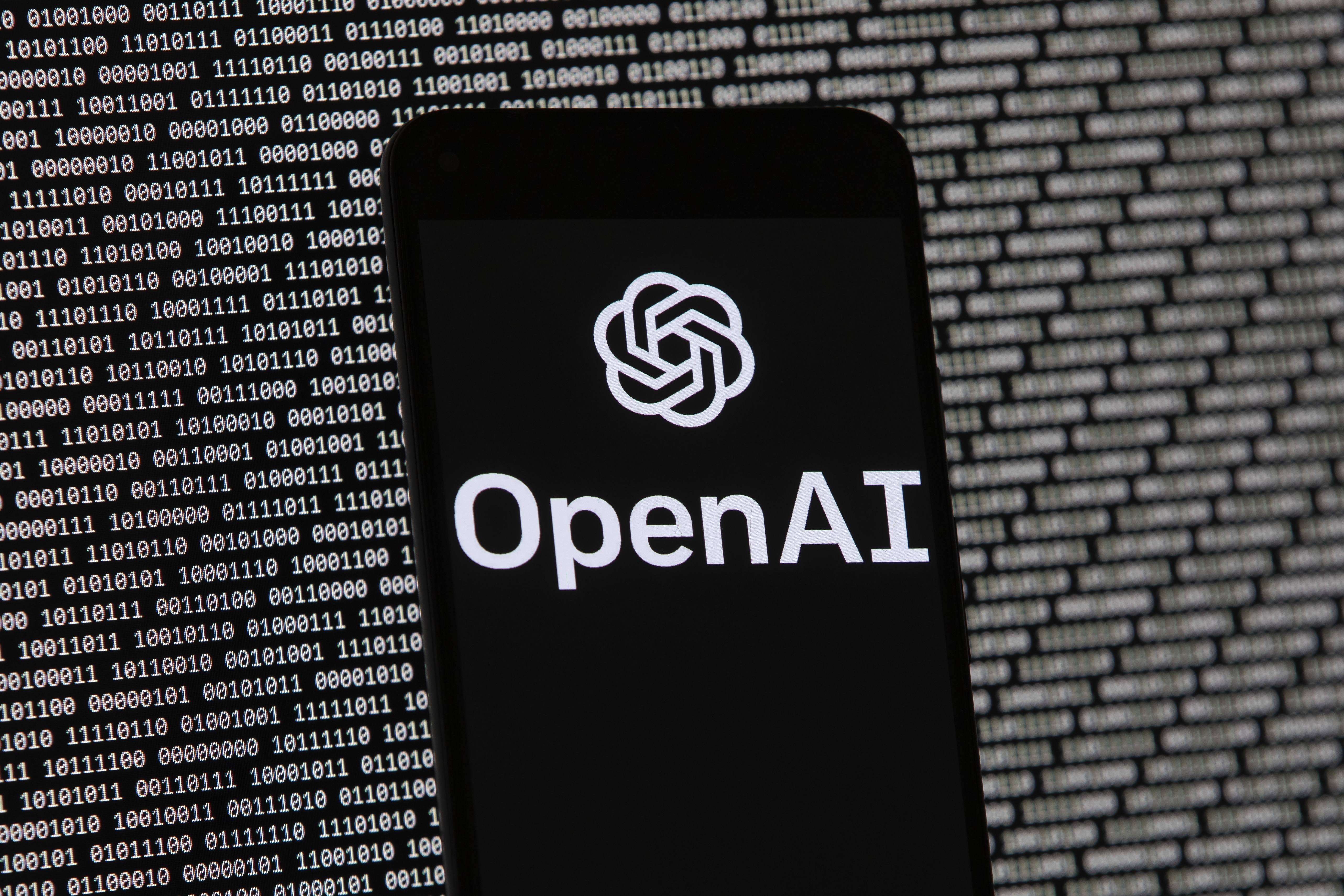 OpenAI navodno sprema svoj prvi telefon, masovna proizvodnja mogla bi da počne već 2027. godine
