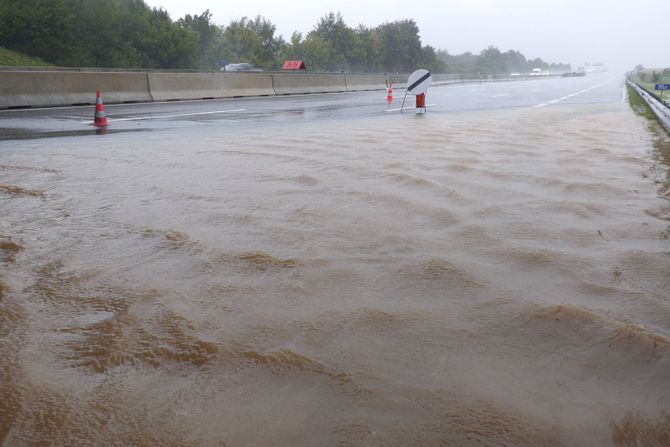 Austrija poplave, nevreme, autoput, Beč